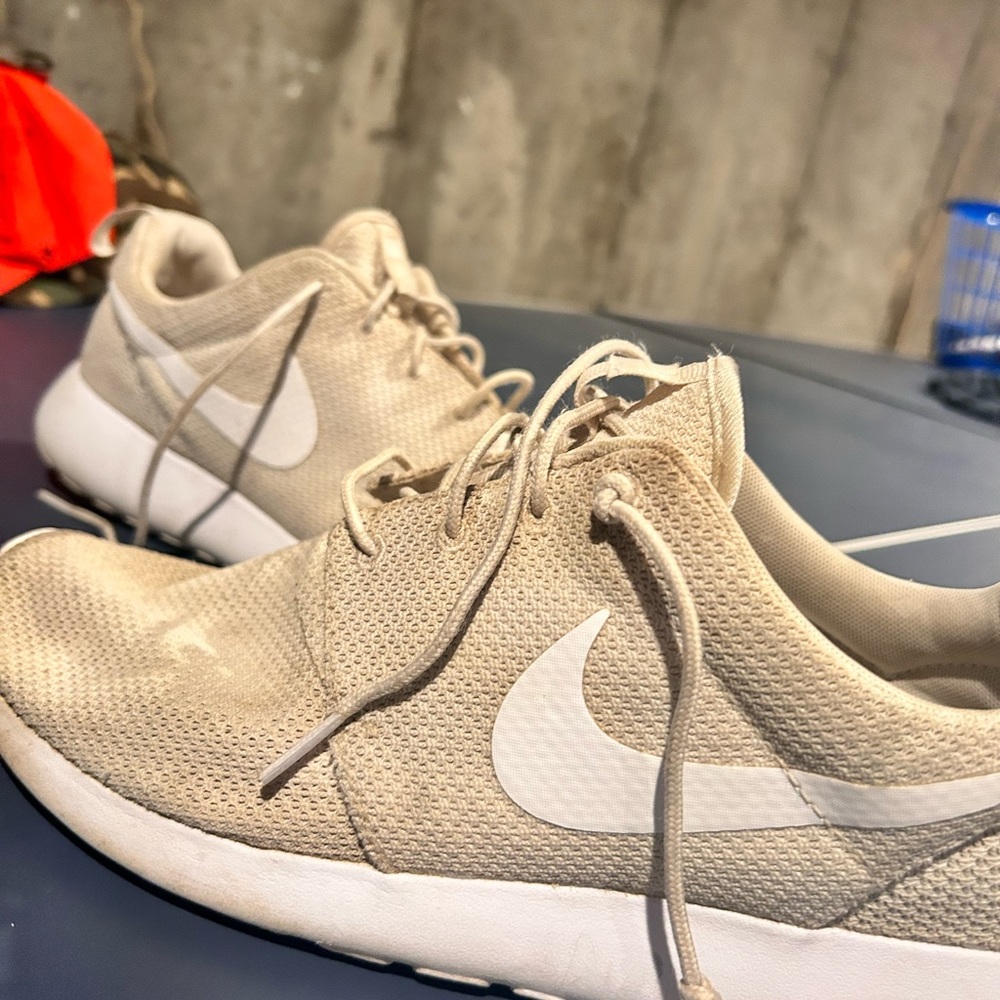 Nike| Men’s Roche Runs (Accented)